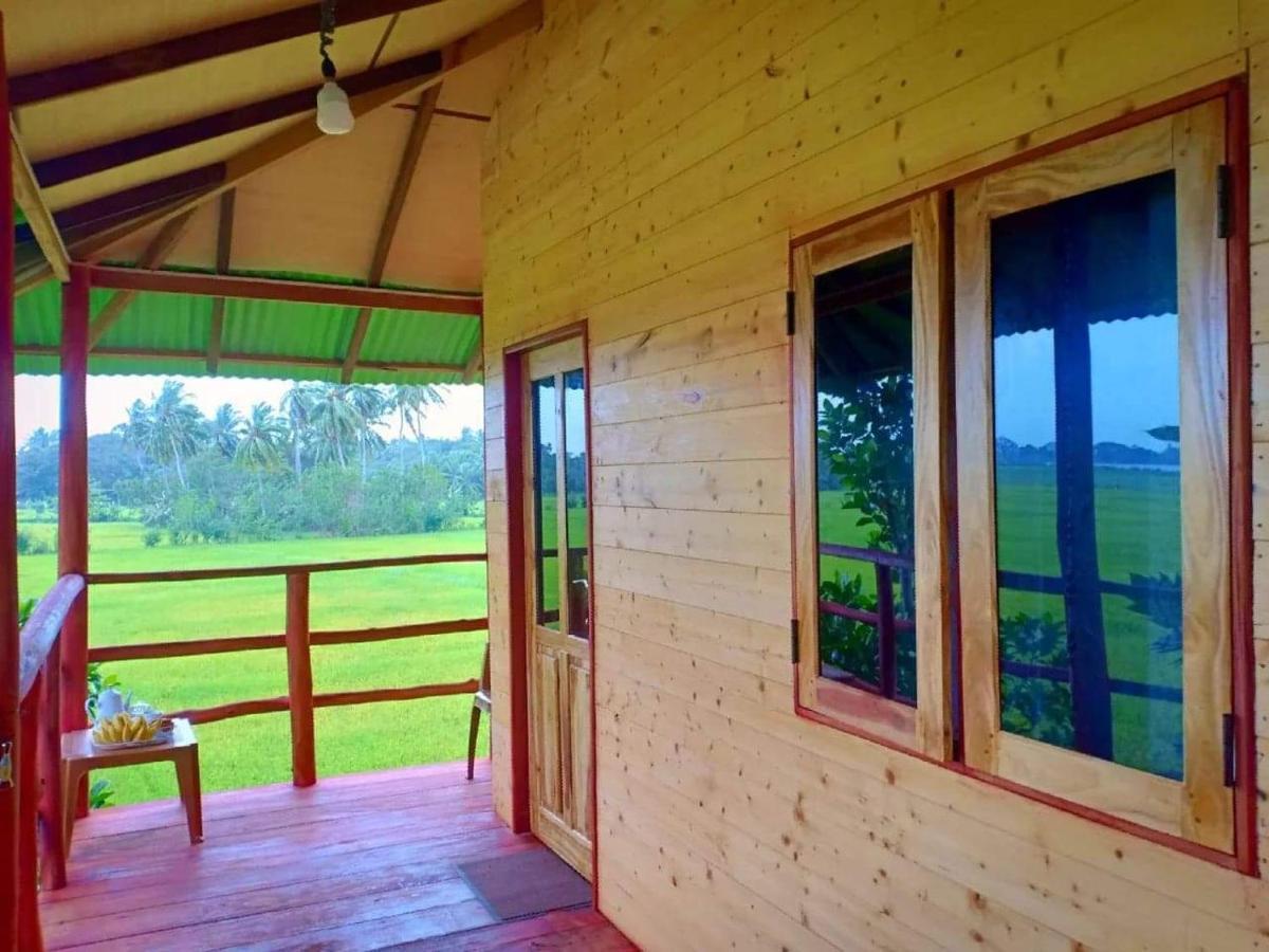 Lake Side View Cabana Tissamaharama Exterior photo